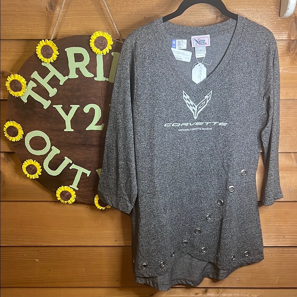 NWT National Corvette Museum Grommet Charcoal V-Neck Logo 3/4 Shirt Official